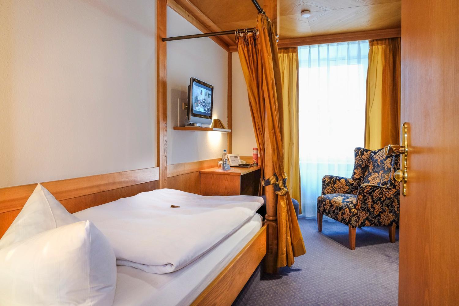 Hotel Post Бургхаузен Экстерьер фото